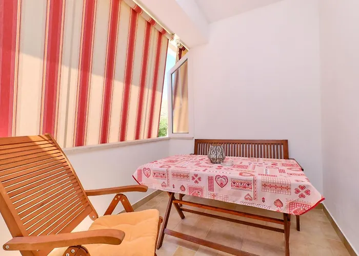 Appartement With A Parking Space Mali Lošinj