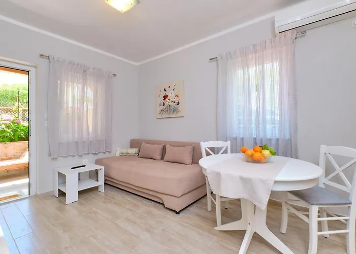 Appartement With A Parking Space Mali Lošinj