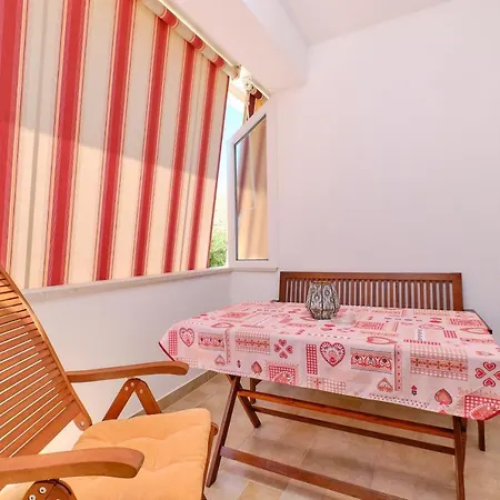 Διαμέρισμα With A Parking Space Mali Lošinj